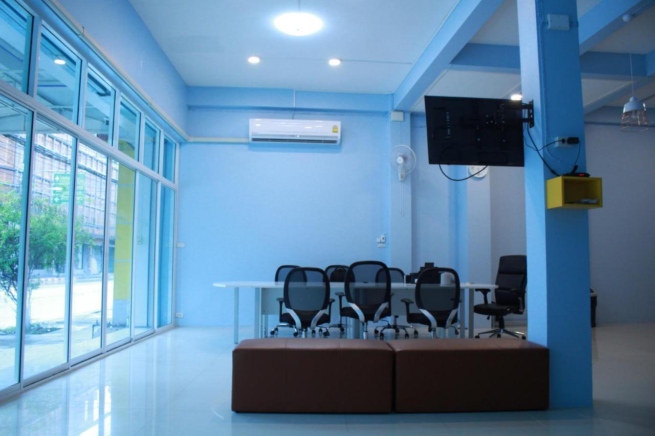 Sook Hostel (Adults Only) Чиангмай Екстериор снимка