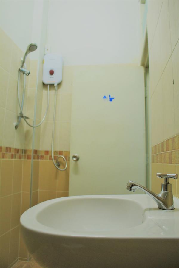 Sook Hostel (Adults Only) Чиангмай Екстериор снимка