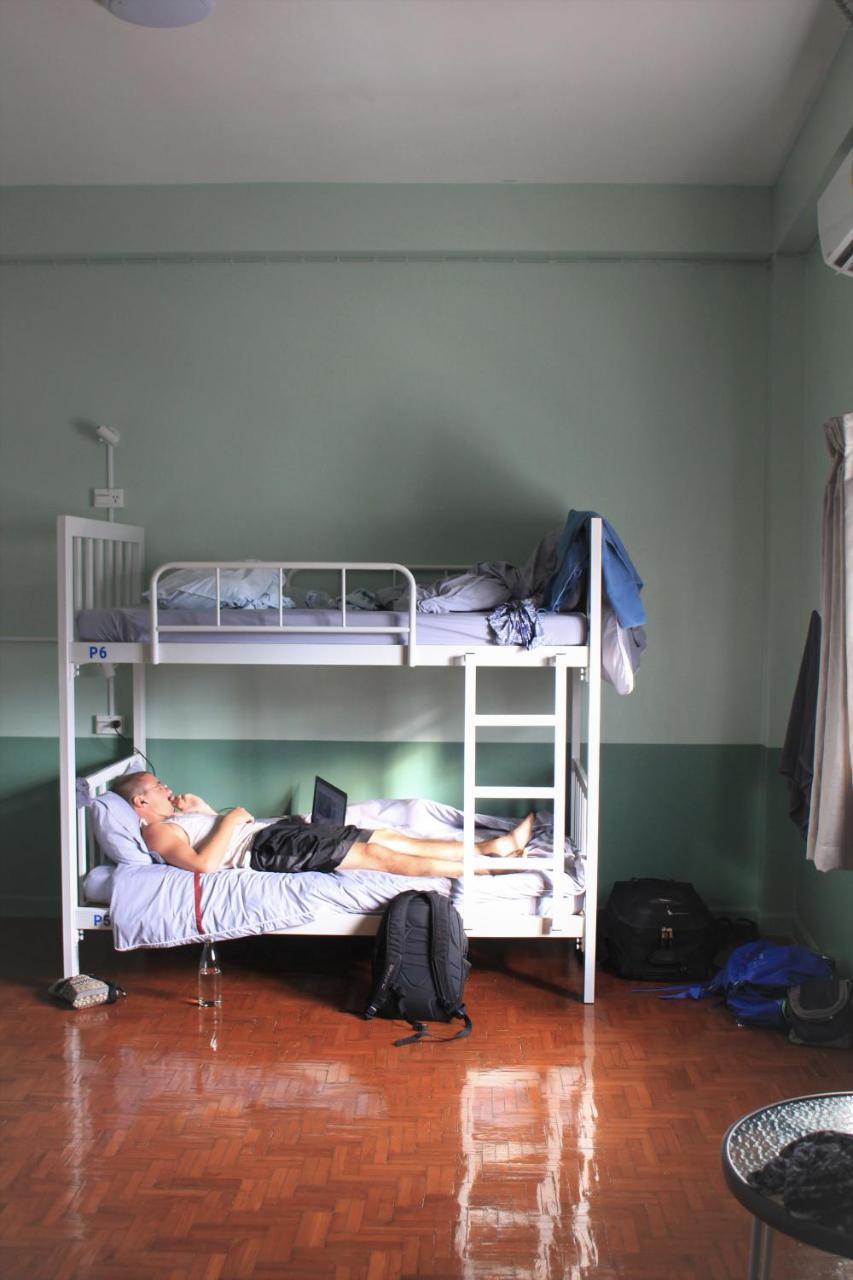 Sook Hostel (Adults Only) Чиангмай Екстериор снимка