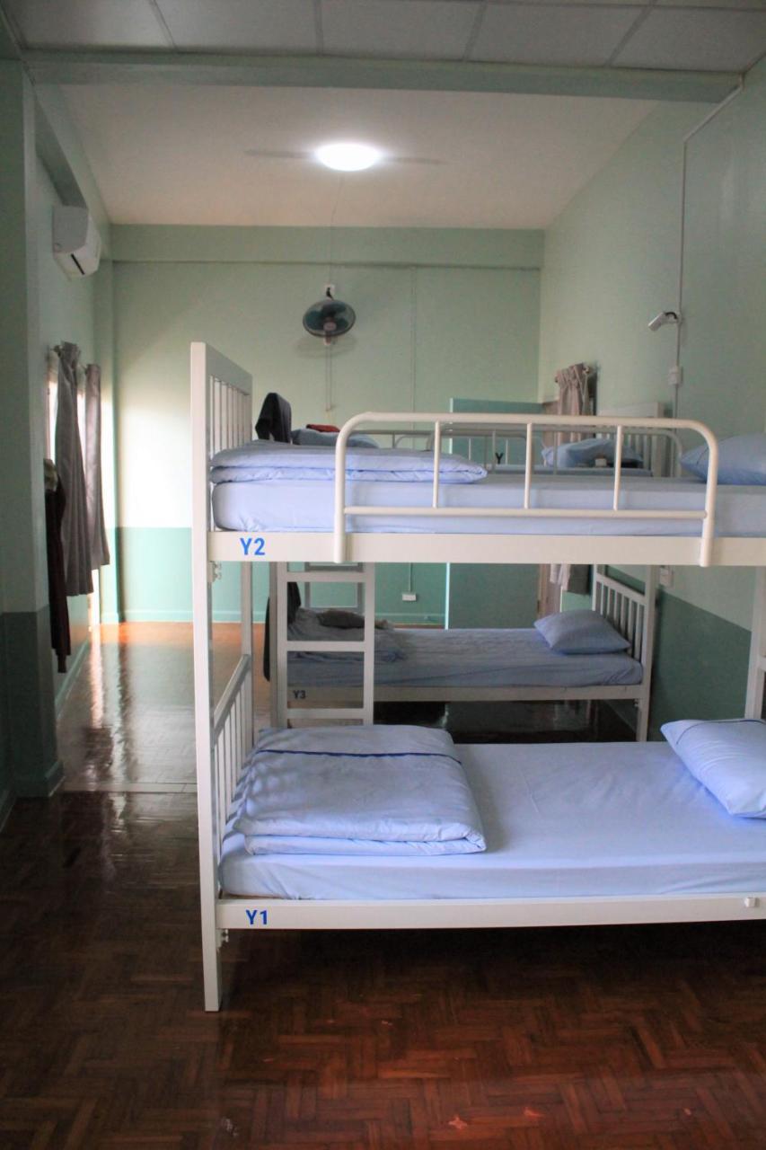 Sook Hostel (Adults Only) Чиангмай Екстериор снимка
