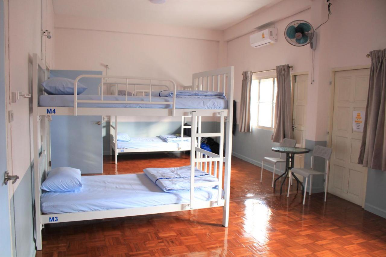 Sook Hostel (Adults Only) Чиангмай Екстериор снимка