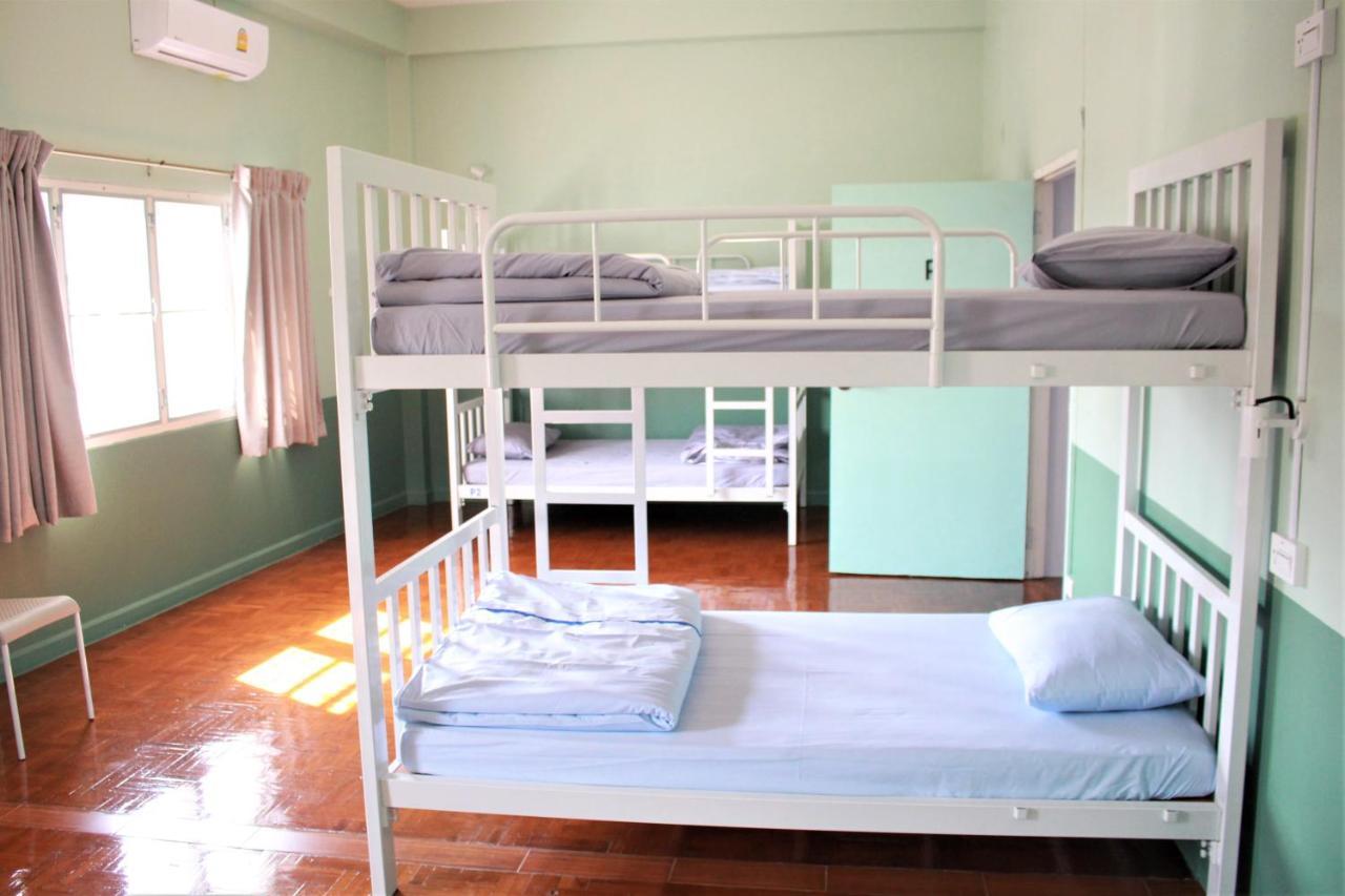 Sook Hostel (Adults Only) Чиангмай Екстериор снимка