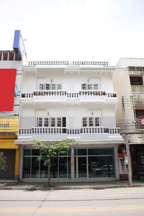 Sook Hostel (Adults Only) Чиангмай Екстериор снимка