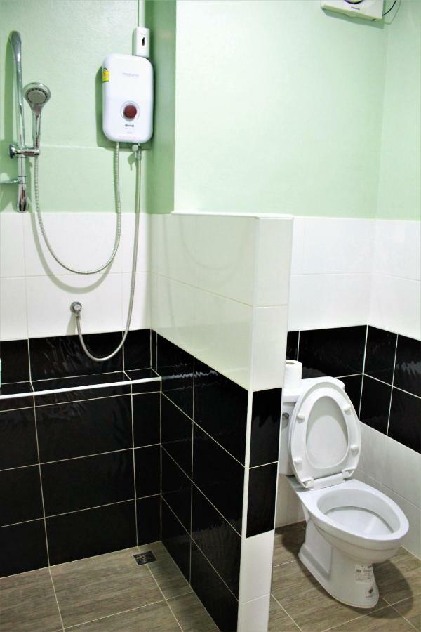 Sook Hostel (Adults Only) Чиангмай Екстериор снимка