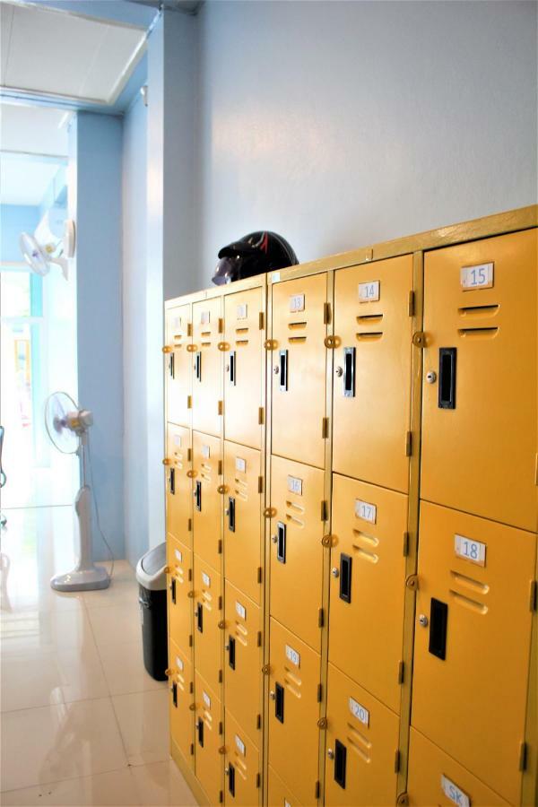 Sook Hostel (Adults Only) Чиангмай Екстериор снимка