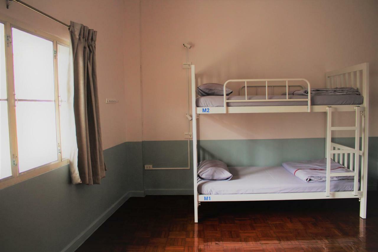 Sook Hostel (Adults Only) Чиангмай Екстериор снимка